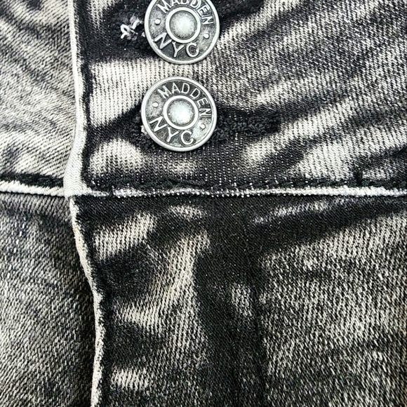 Madden NYC Women's Cargo Jeans - Picture 5 of 8